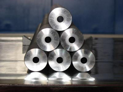 【深孔鉆機(jī)床加工】時(shí)為什么要用切削液，對(duì)于深孔鉆加工有哪些作用？